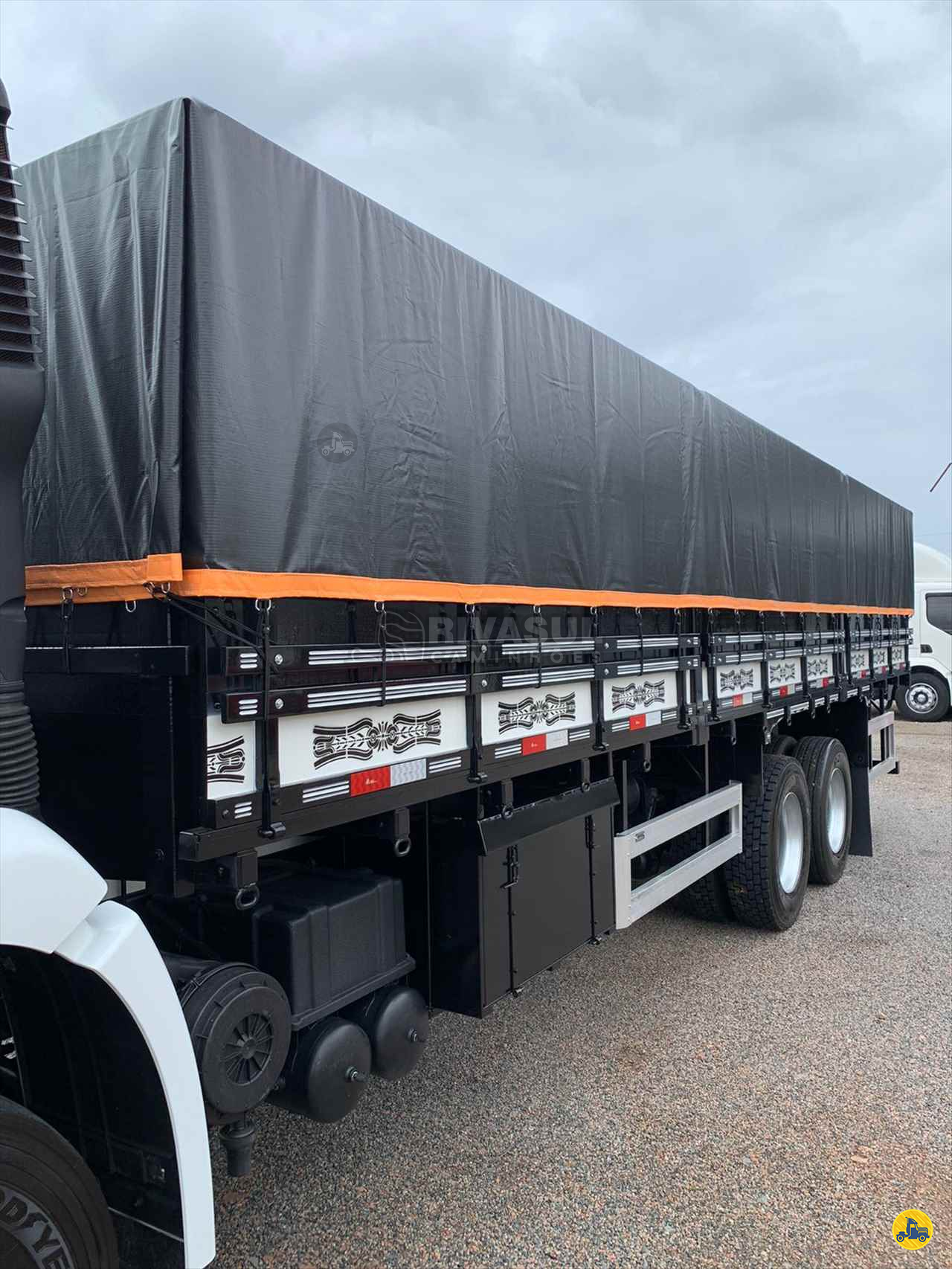CARROCERIA SOBRE CHASSI  TRUCK GRANELEIRA Rivasul Caminhões CURITIBA PARANÁ PR